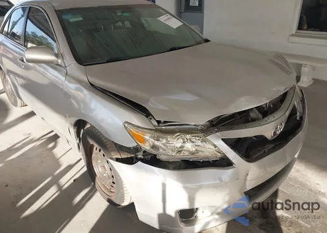 2011 Toyota Camry z USA, uszkodzony, nr VIN 4T1BF3EK7BU167790